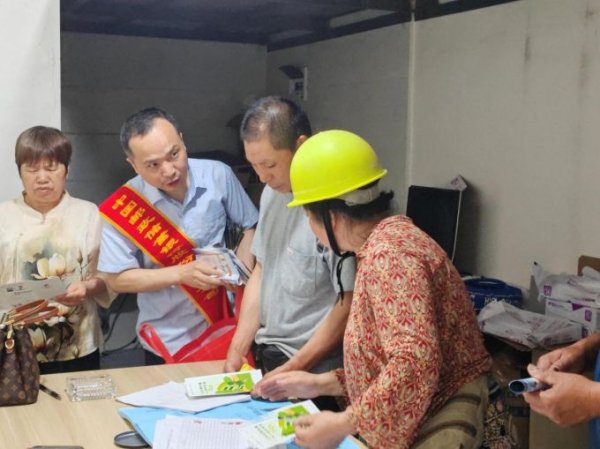 中金汇融 邮银联动进工地 守护工友“钱袋子”